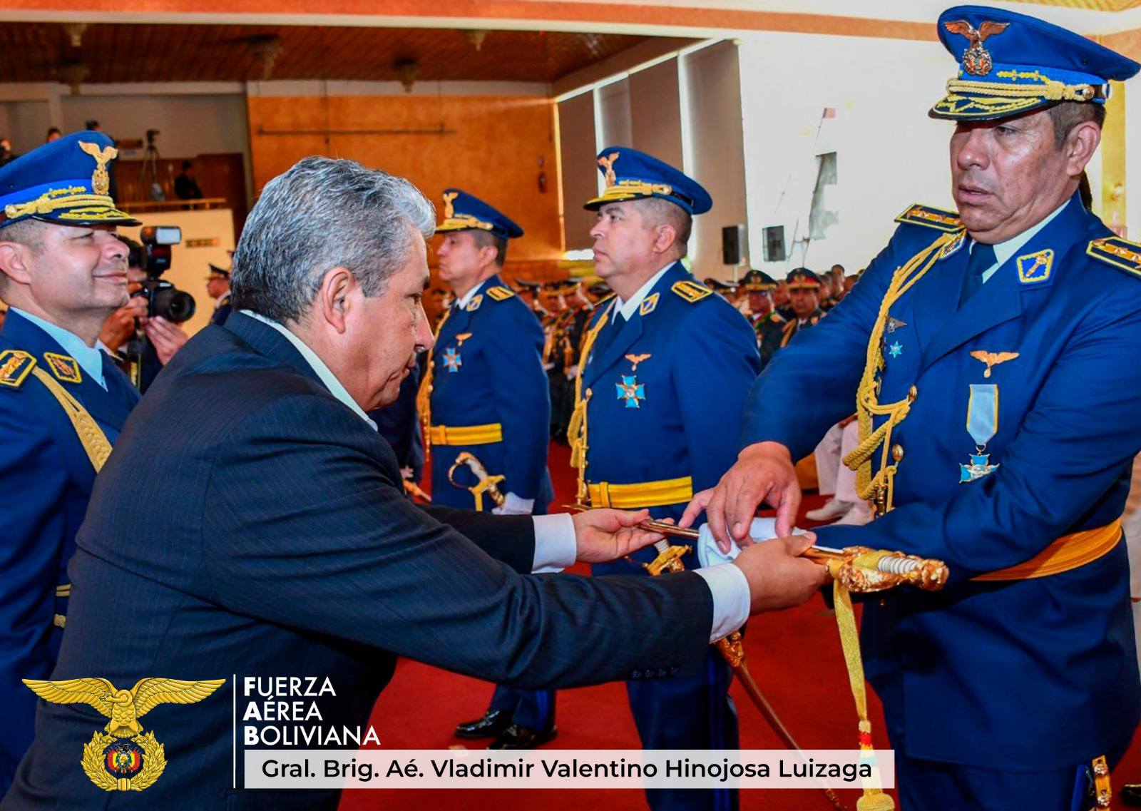 NUEVOS GENERALES DE BRIGADA Y CONTRALMIRANTES EN LAS FF.AA. RECIBIERON ...